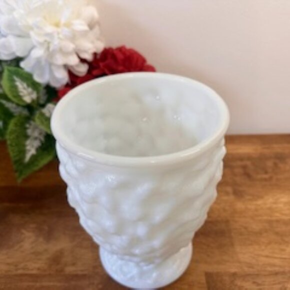 Vintage E.O. Brody Milk Glass Vase White Textured Hobnail Pedestal Cleveland USA - Picture 3 of 6